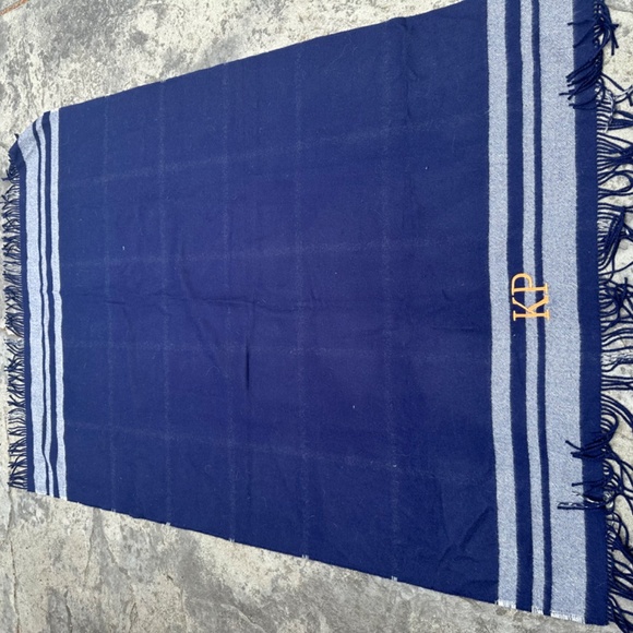 Serena & Lily bedding, 100% Baby alpaca throw - Picture 2 of 4